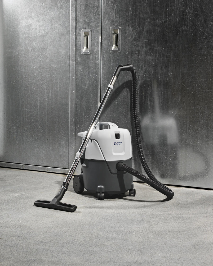 Aspirateur eau et poussière NILFISK VL200 30 PC INOX